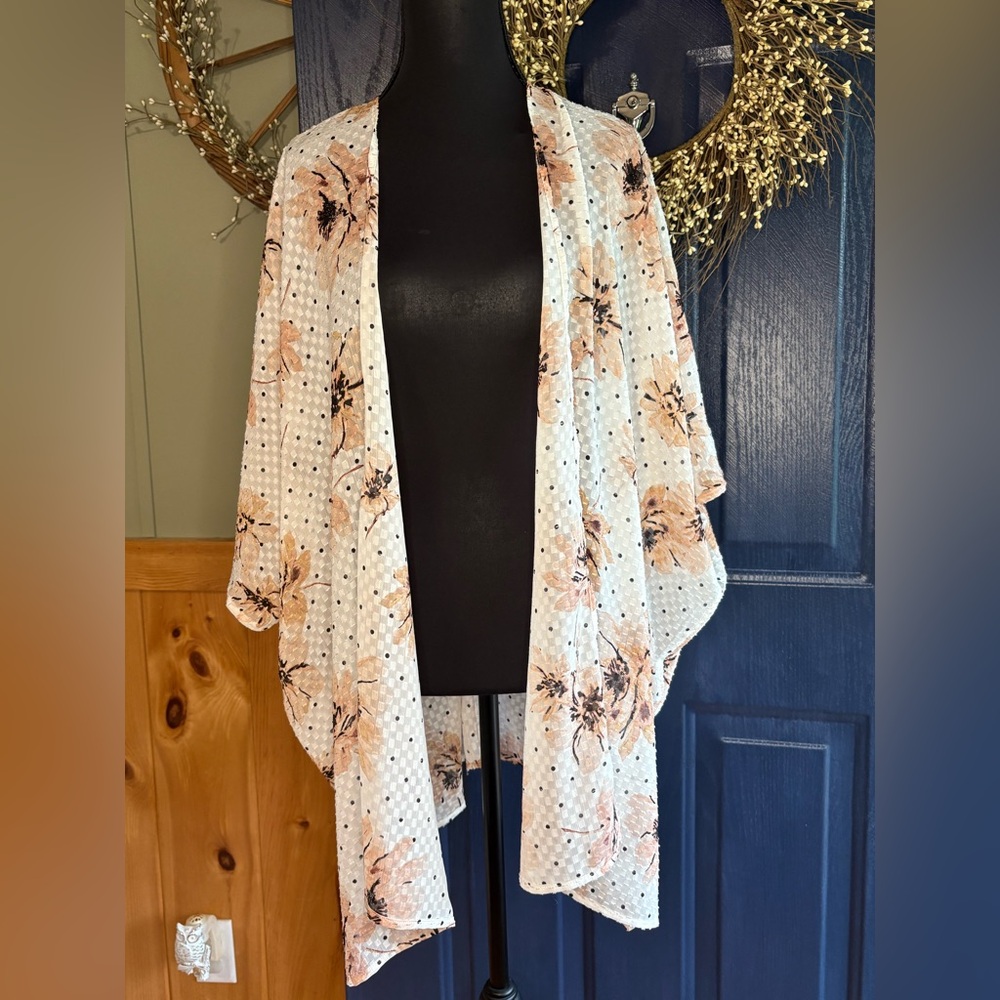 Maurices Polka Dot and Floral Kimono NWT OneSize